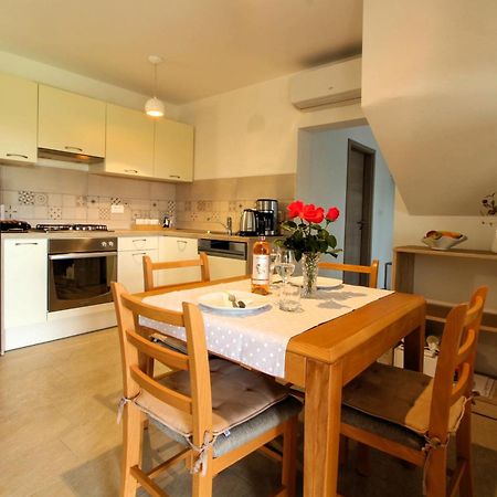 Holiday Home Zora Вишнян Экстерьер фото