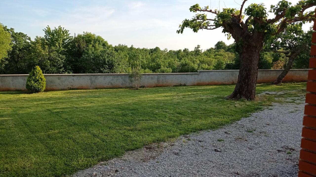 Holiday Home Zora Вишнян Экстерьер фото