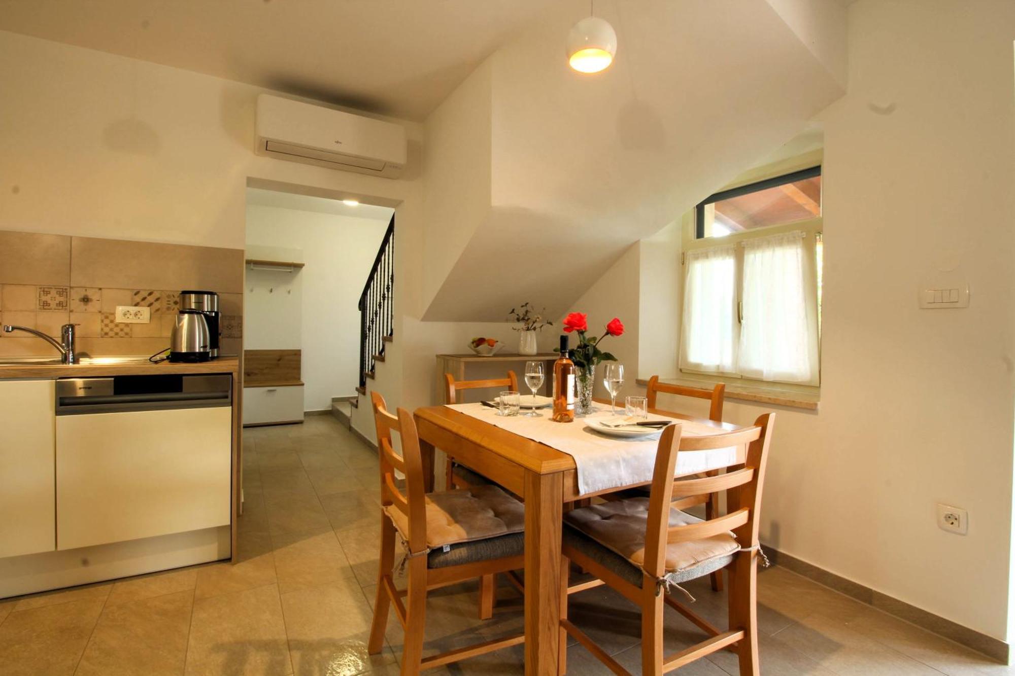 Holiday Home Zora Вишнян Экстерьер фото