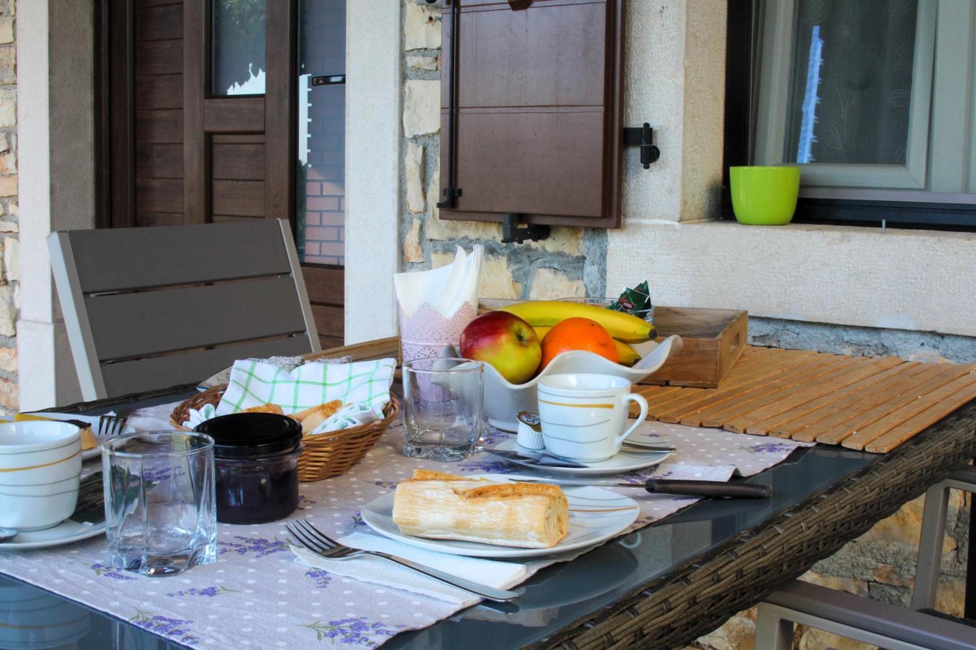 Holiday Home Zora Вишнян Экстерьер фото