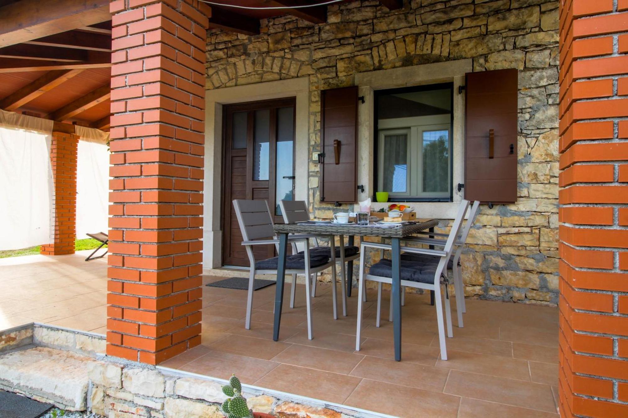 Holiday Home Zora Вишнян Экстерьер фото