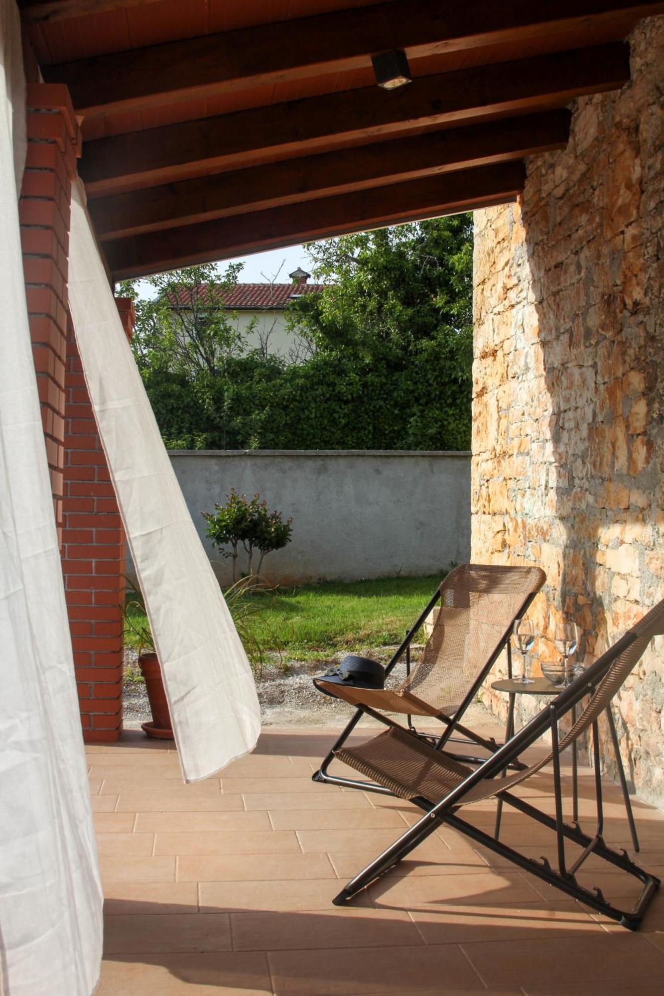 Holiday Home Zora Вишнян Экстерьер фото