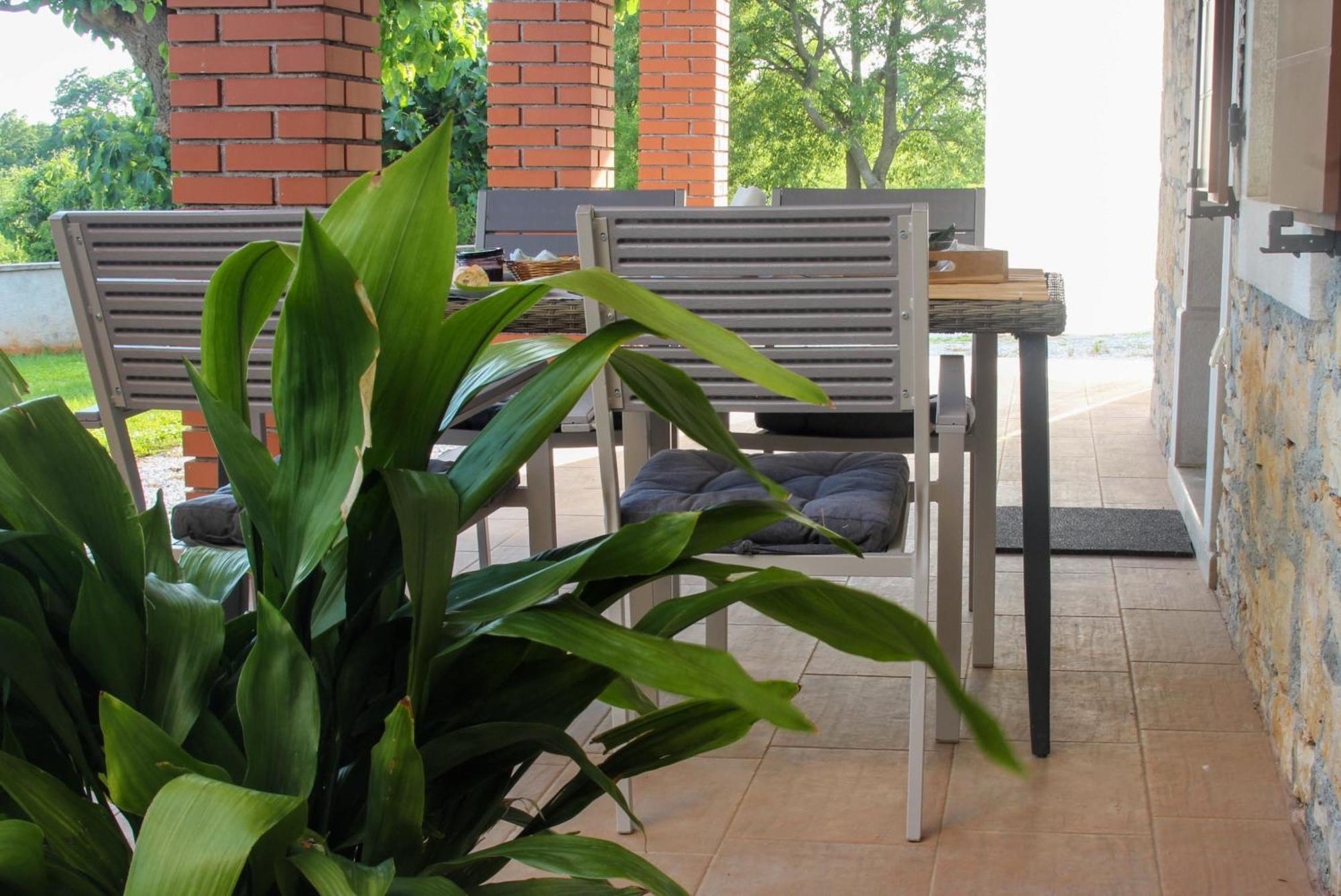 Holiday Home Zora Вишнян Экстерьер фото