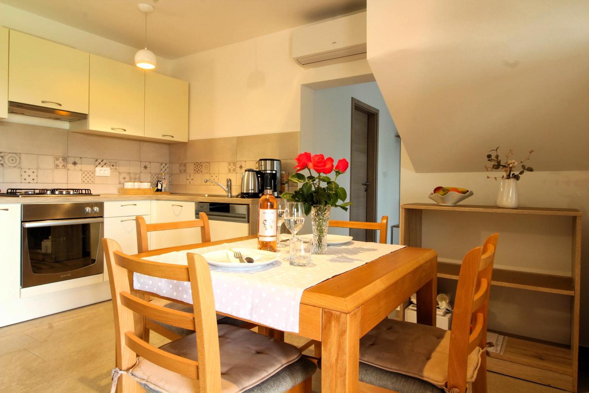 Holiday Home Zora Вишнян Экстерьер фото