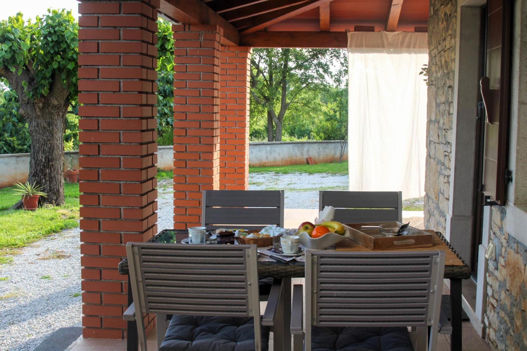 Holiday Home Zora Вишнян Экстерьер фото