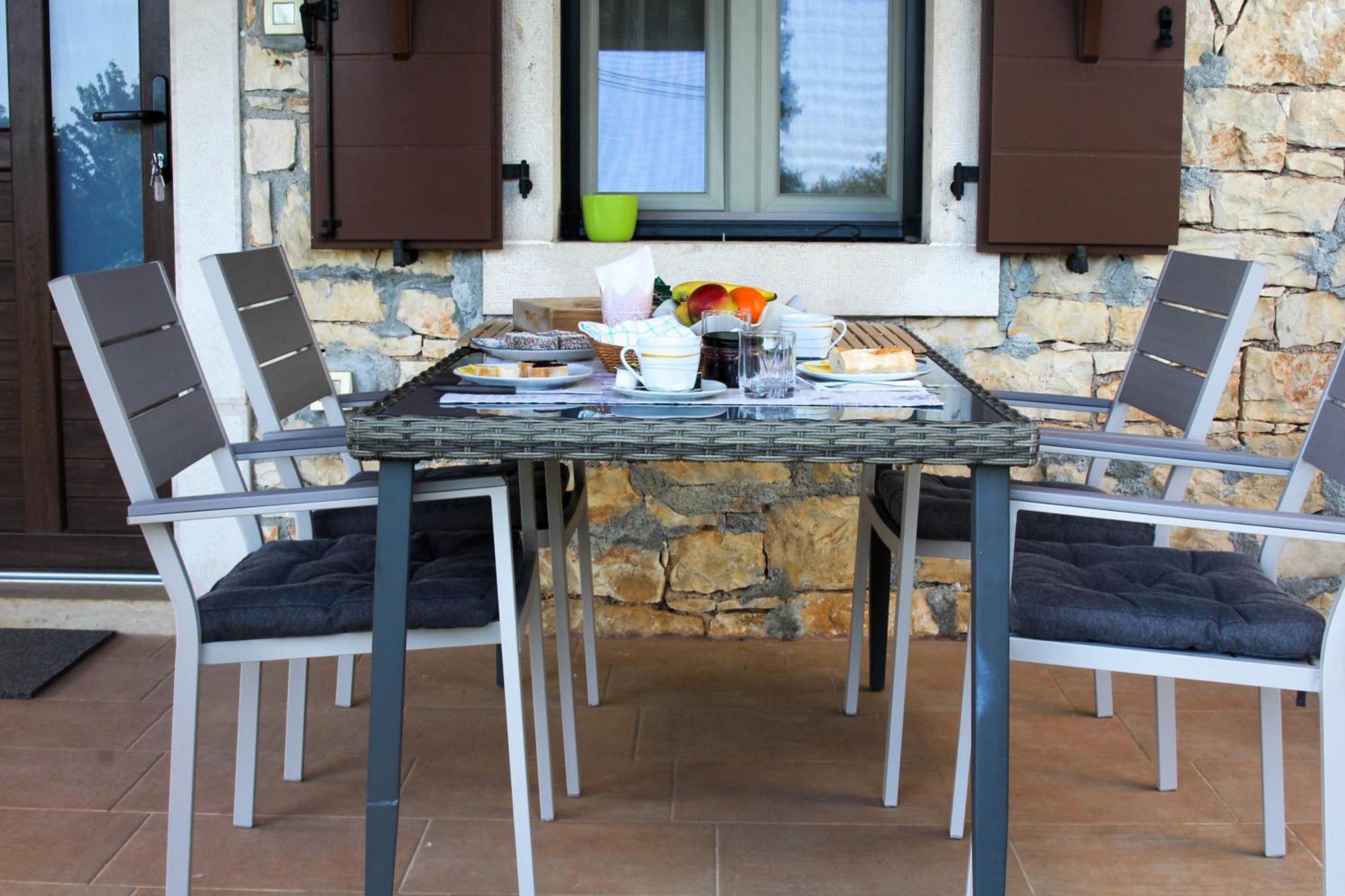 Holiday Home Zora Вишнян Экстерьер фото